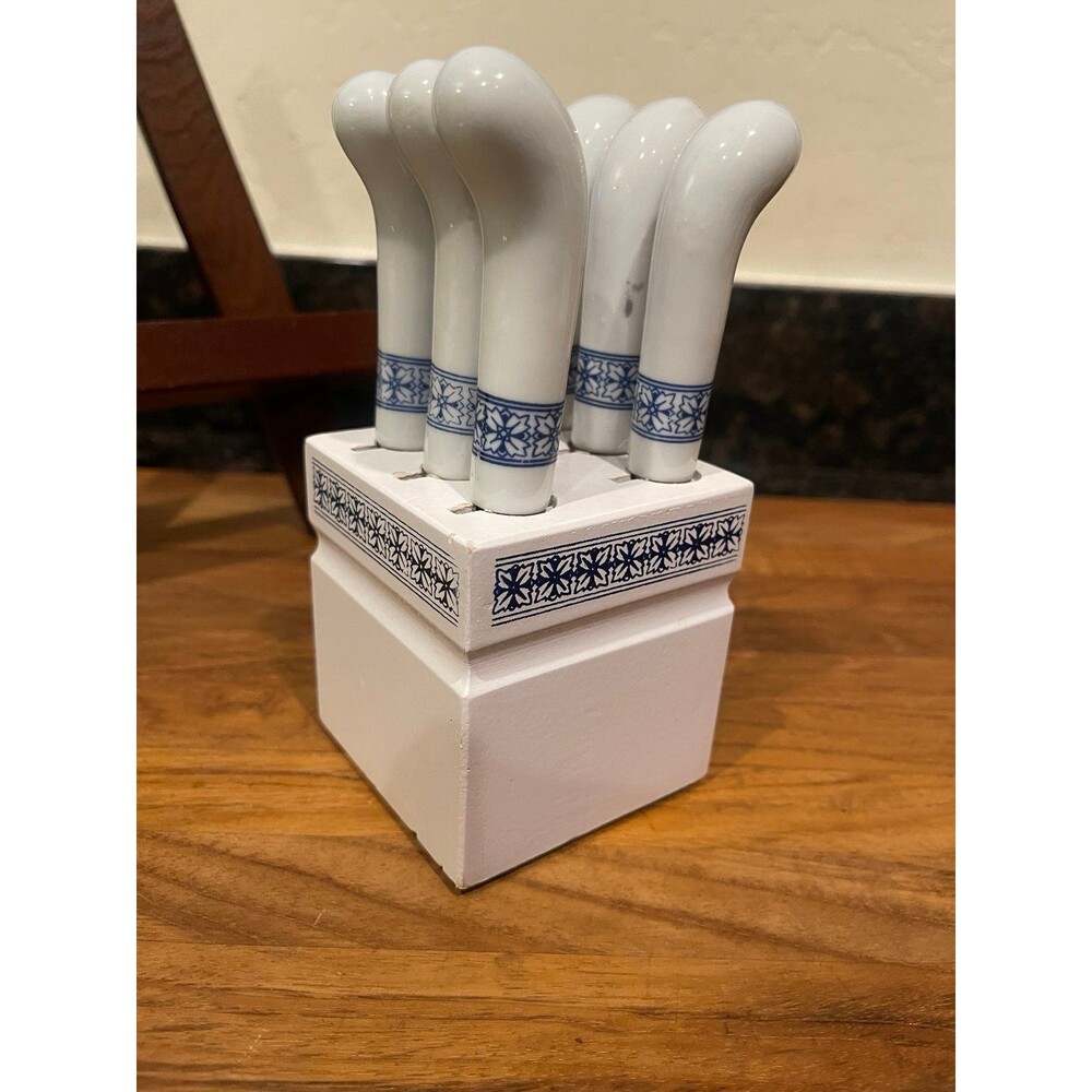 Porcelain knives with holder